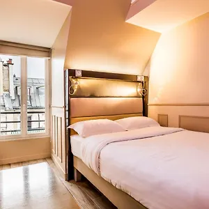 District Republique 2* Paris